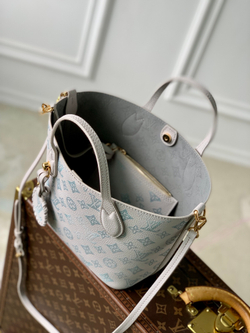 Louis Vuitton Blossom PM