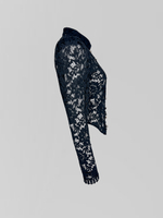 Блузка BD colleсtion однотонная приталенная из гипюра на золотых пуговицах