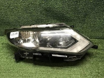 Фара правая Nissan X-Trail T32 (2017-2022) галоген
