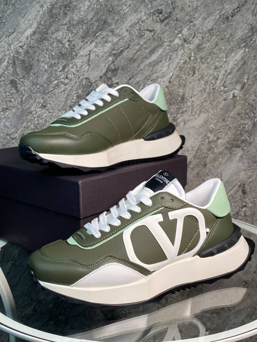 Кроссовки Valentino