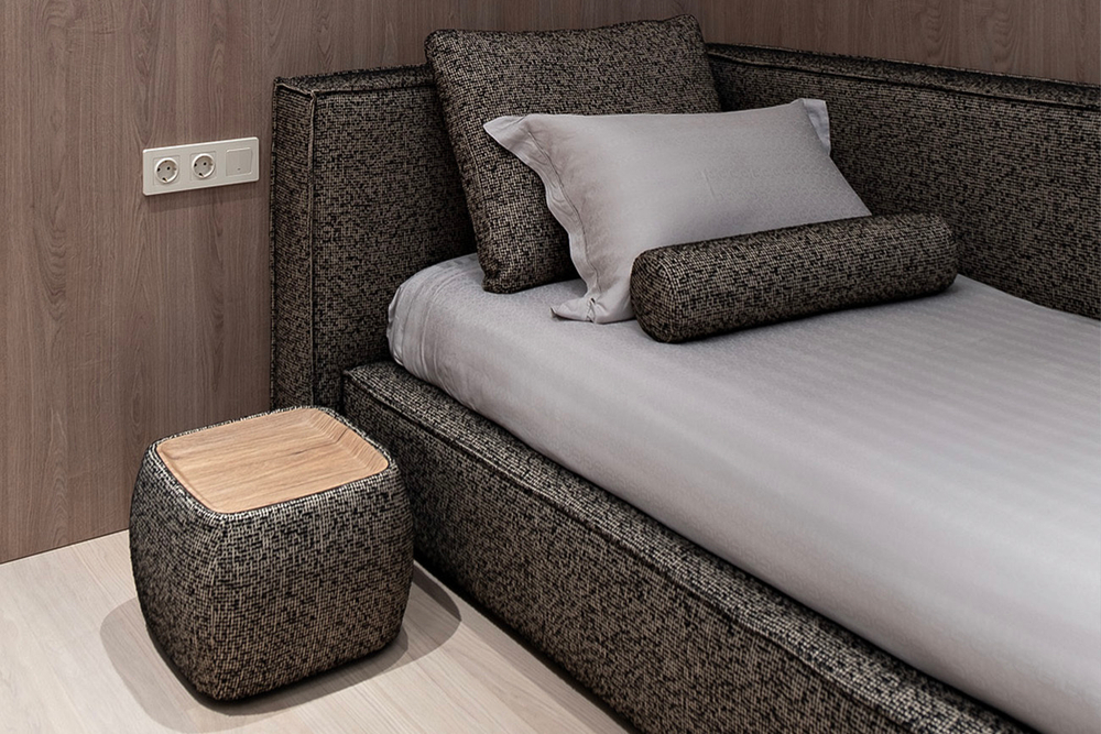 Столик прикроватный мягкий 49х49х27см Garda Decor Runa серый шенилл