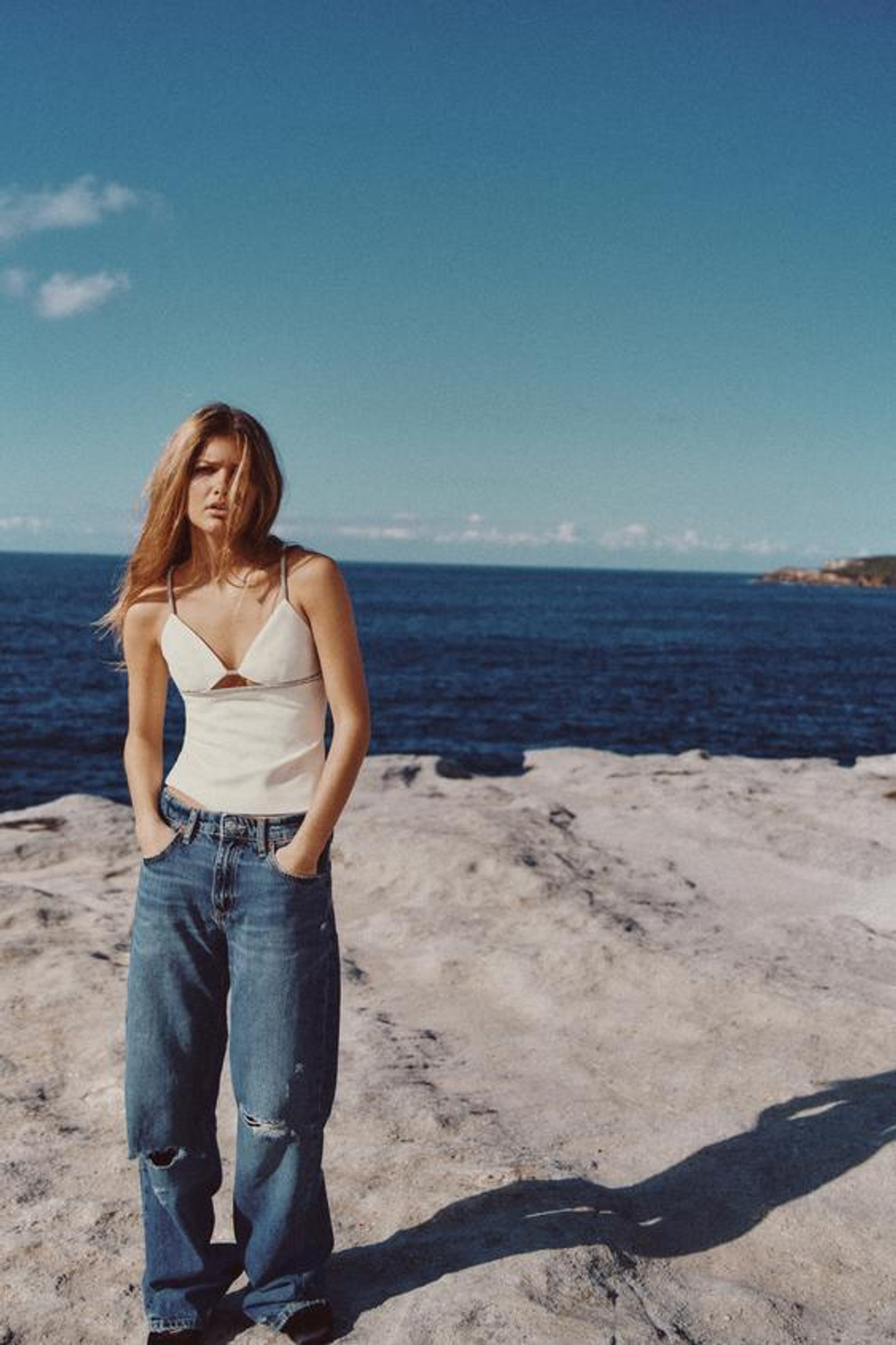 ZARA ТОП С ВЫРЕЗОМ И СТРАЗАМИ, БЕЛЫЙ