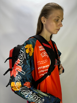 Рюкзак USWE Buddy 40L Athelete Gear Pack, Carbon Black