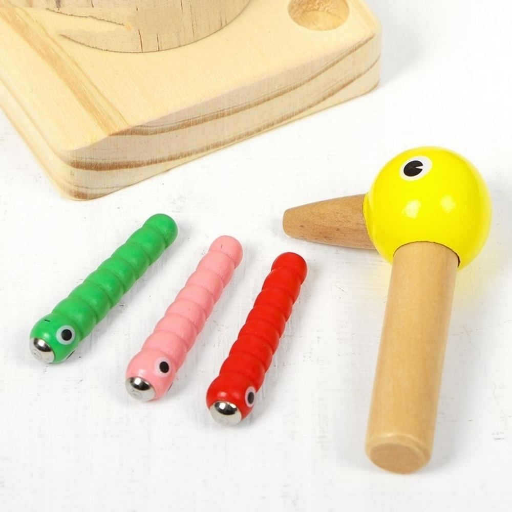 4601096 Развивающая игра "Достань червячка из дерева" 20,5×9×9 см, 10 червячков