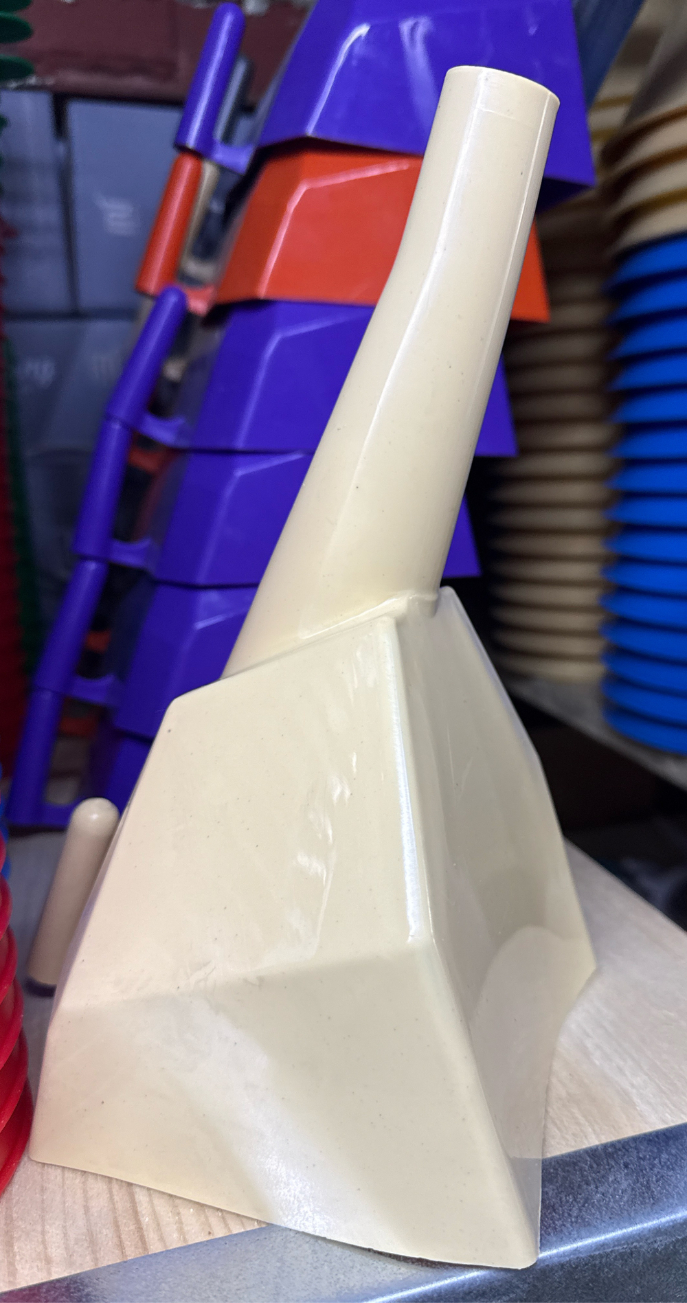 лейка изогнутая, воронка кривая, воронка для авто