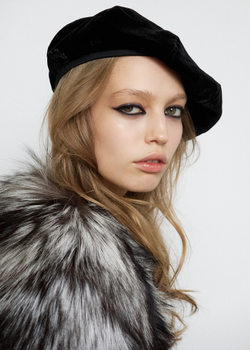 Берет из шелковго бархата