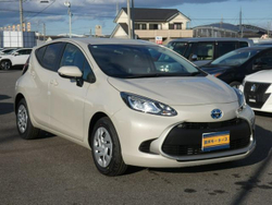 TOYOTA AQUA HYBRID 2024 г.