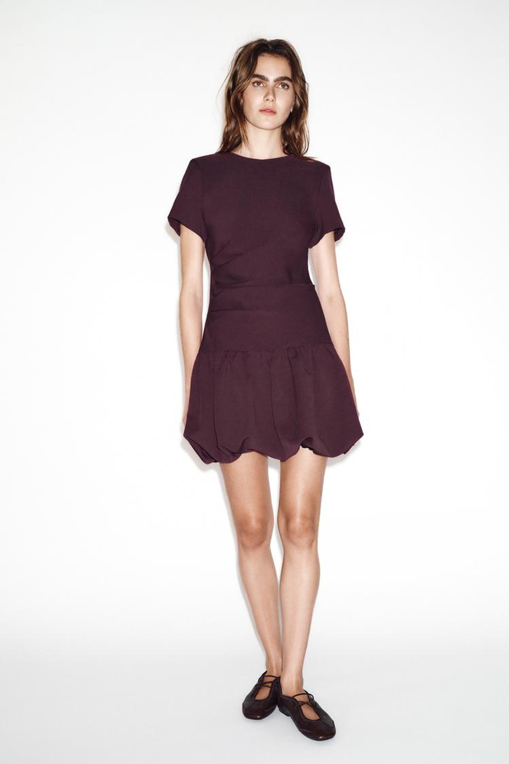 ZARA КОРОТКОЕ ПЛАТЬЕ-БАЛЛОН, БАКЛАЖАННЫЙ