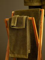 Полотенце банное оливкового цвета из коллекции essential, 70х140 см
