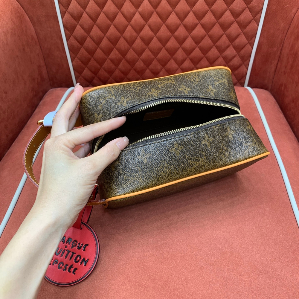 Louis Vuitton Locker Dopp Kit