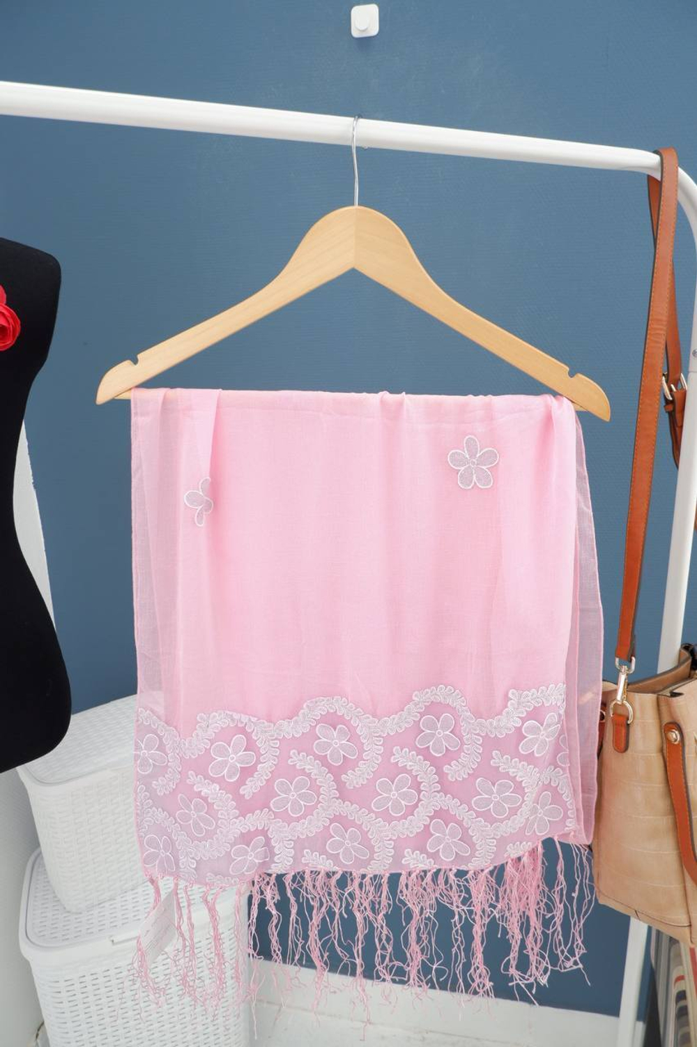 Шарф розовый с цветами