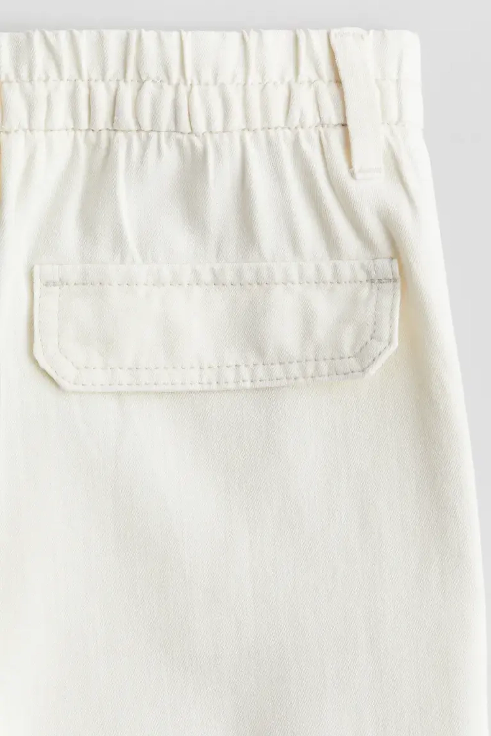 H&M Широкие брюки-карго, кремовый