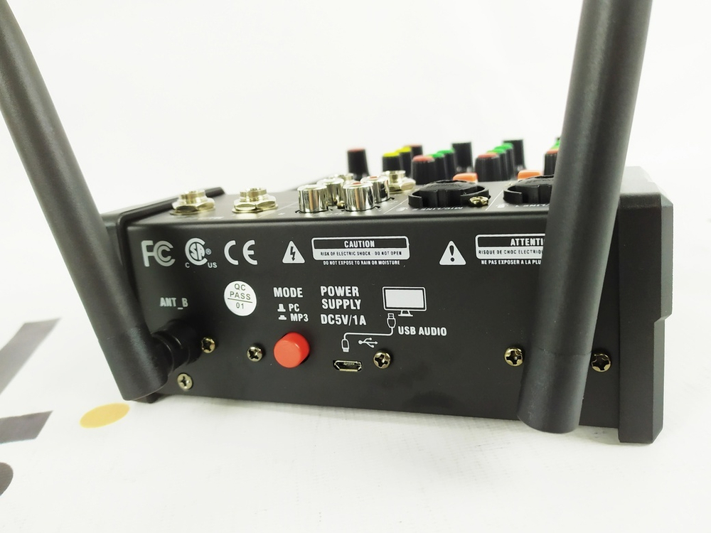 Микшерный пульт F4-USB + 2 радиомикрофона