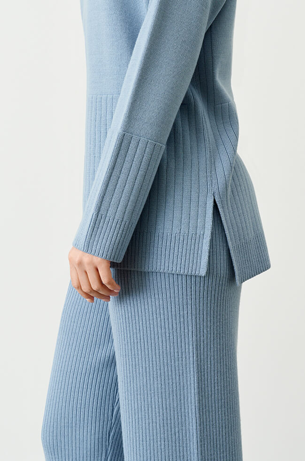 22757 Джемпер женский (голубой)