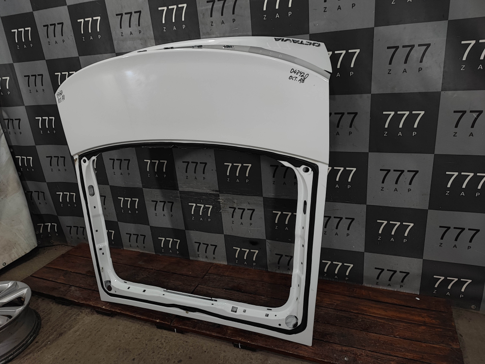 Крышка багажника Skoda Octavia 4 (A8) 19-нв Б/У Оригинал 5E6827023C