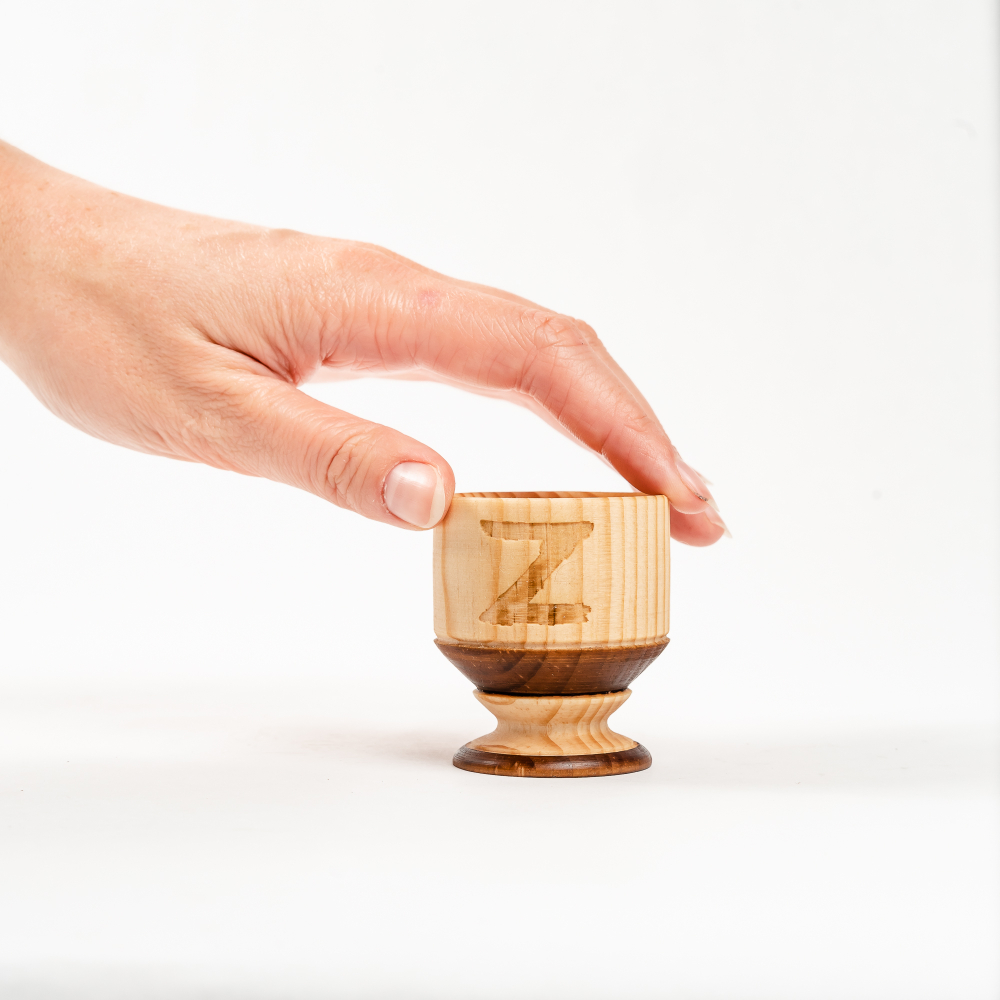Деревянная рюмка (стопка, шот) из древесины сибирского кедра для крепких напитков. R45