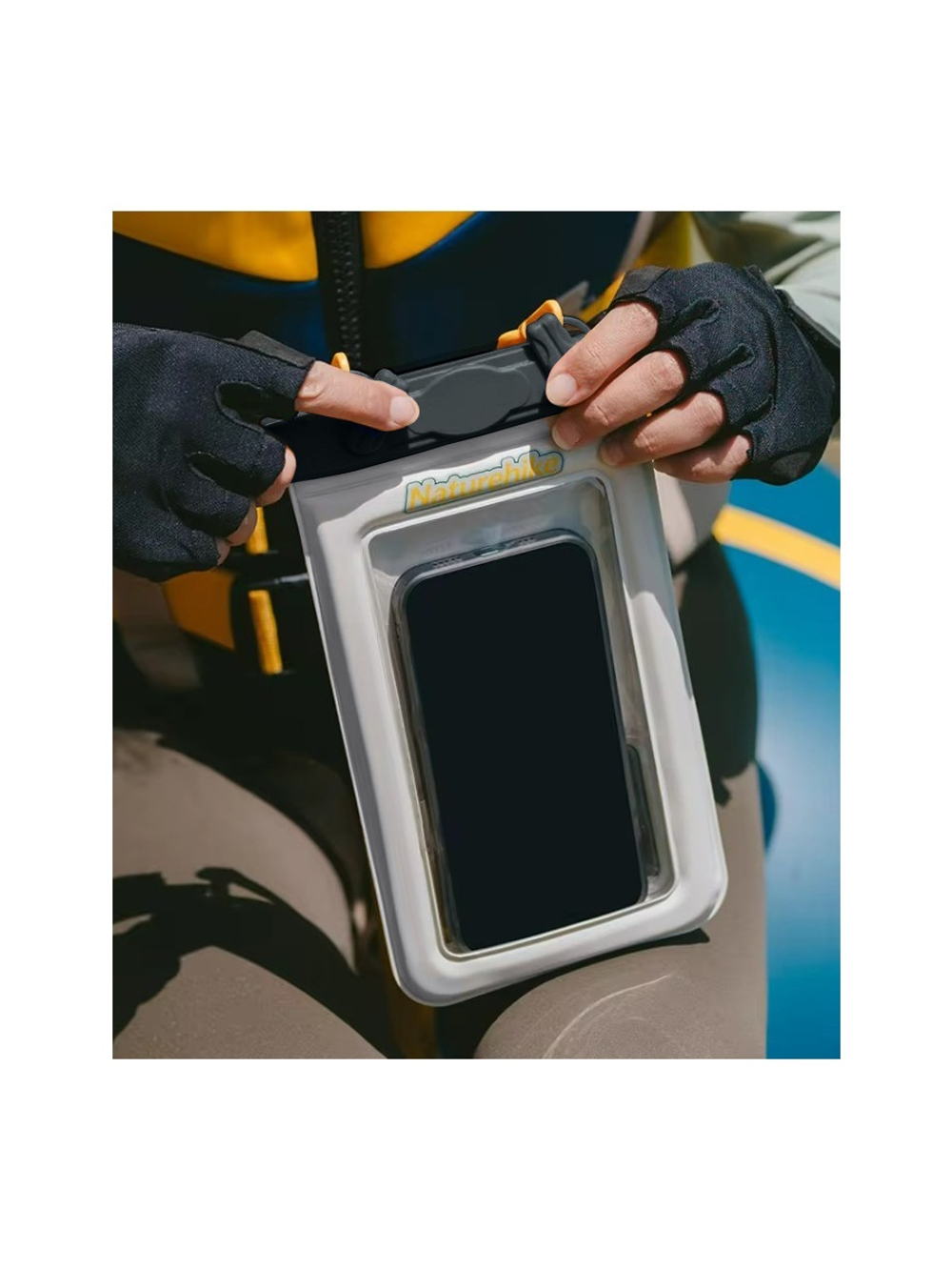 Гермочехол Naturehike плоский для телефона 23х13,5 см., бело-зеленый