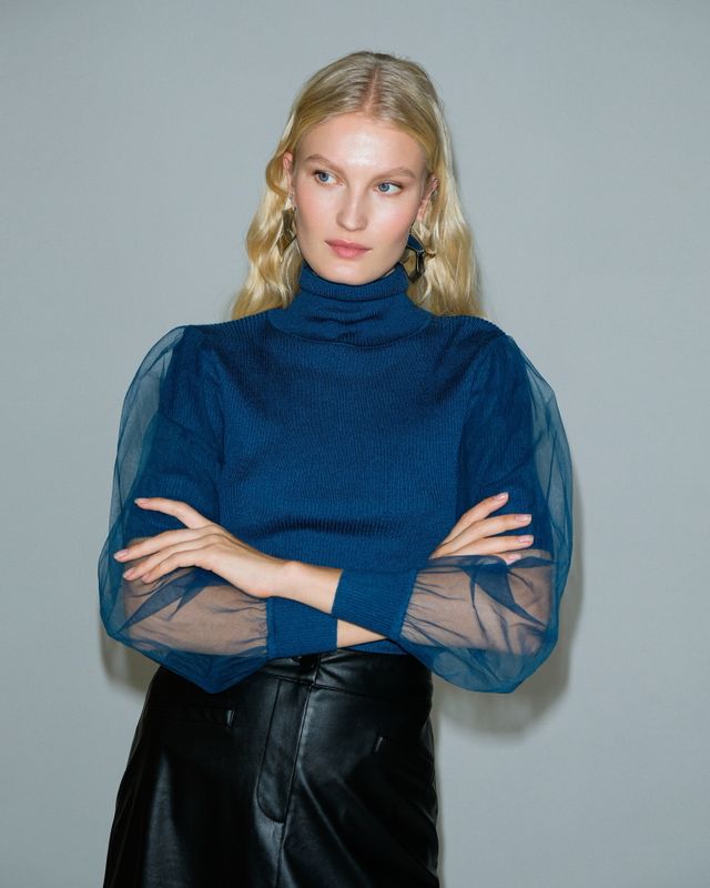 Водолазка с фатином на рукаве