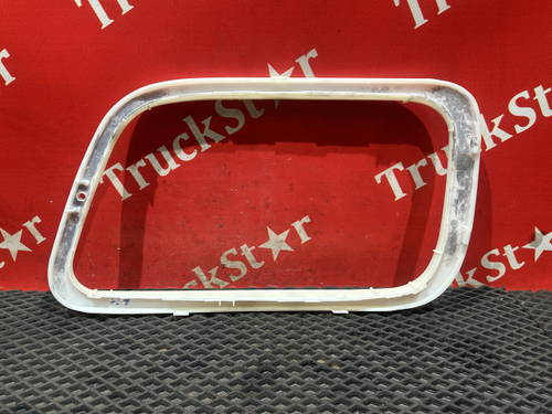 Облицовка фары правой