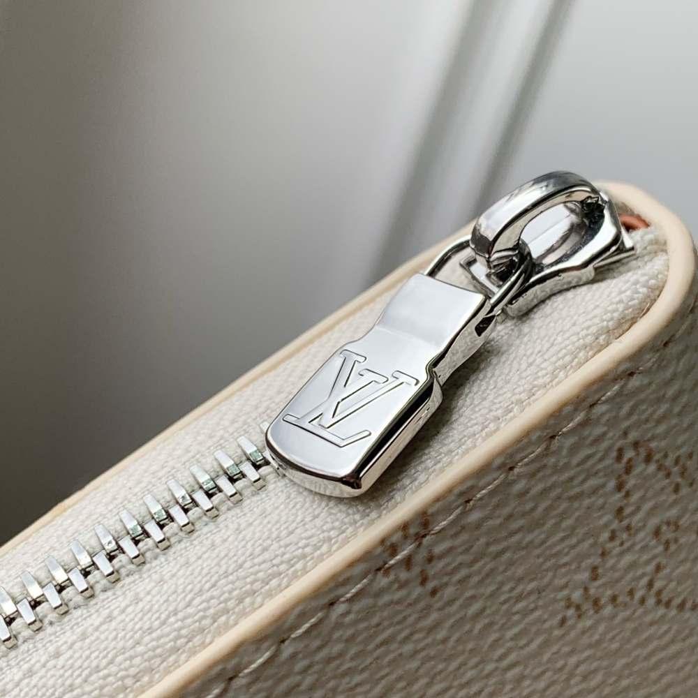 Louis Vuitton Zippy Vertical Wallet