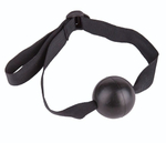 Черный кляп-шар на ремешках с пряжками (Цвет: черный)