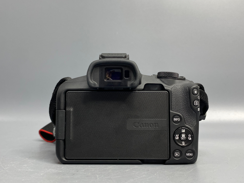 Canon EOS R50 Kit 18-45mm 2.000 кадров