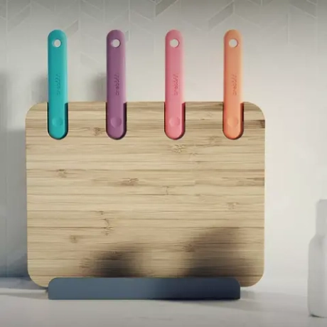 Набор кухонный 6 предметов: 4 ножа в подставке + доска разделочная 30х20см