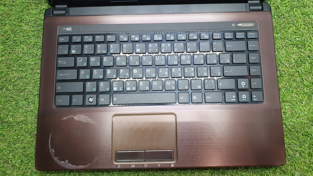 Ноутбук ASUS i3/4Gb/GT 520M