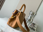 Louis Vuitton Capucines MM