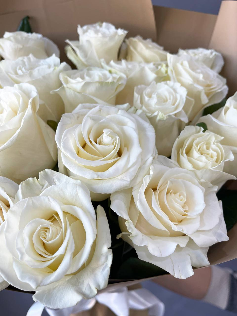Букет из 21 белых роз