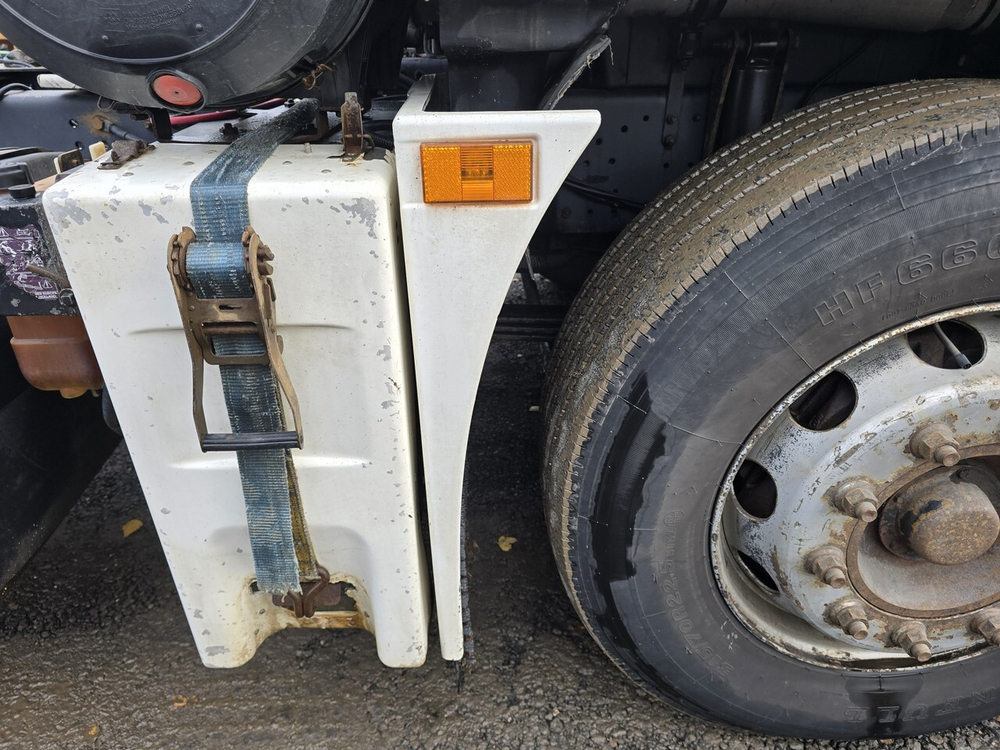 Крыло переднее правое задняя часть