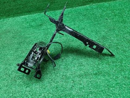 Кронштейн фары левый BMW 3er G20 (2018-н.в.)