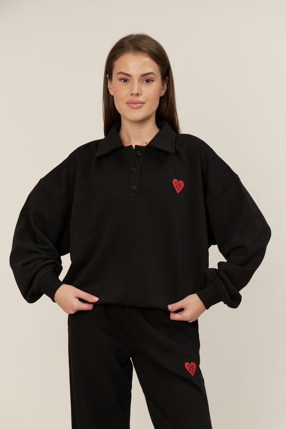 Поло с сердечком, черное