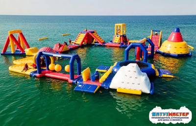 Большой надувной аквапарк на воде «Затерянный мир» 37x22x4 м