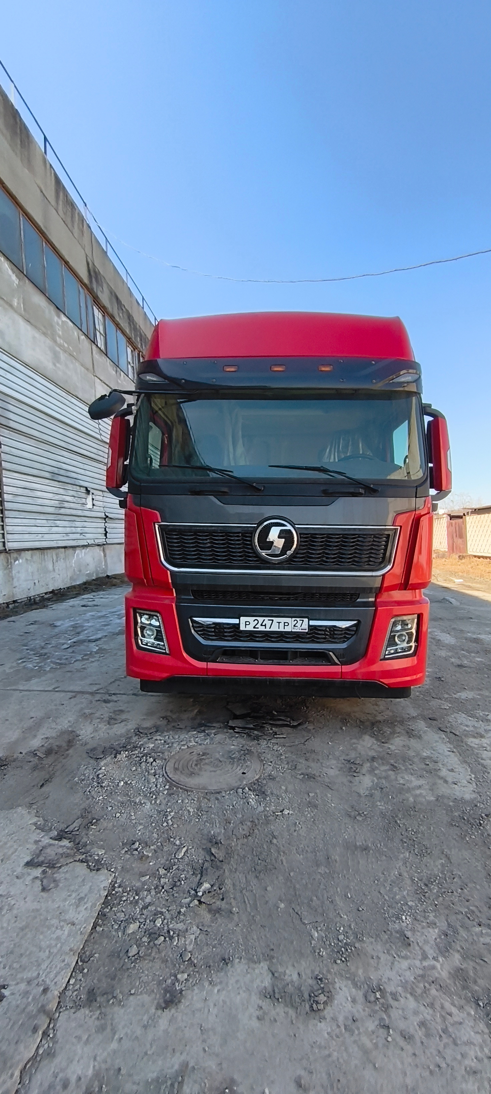 Shacman (Shaanxi) SX* 6x4 Седельный тягач SX42584V324 (Дизельный, 11,6 л, 423 л.с., МТ)
