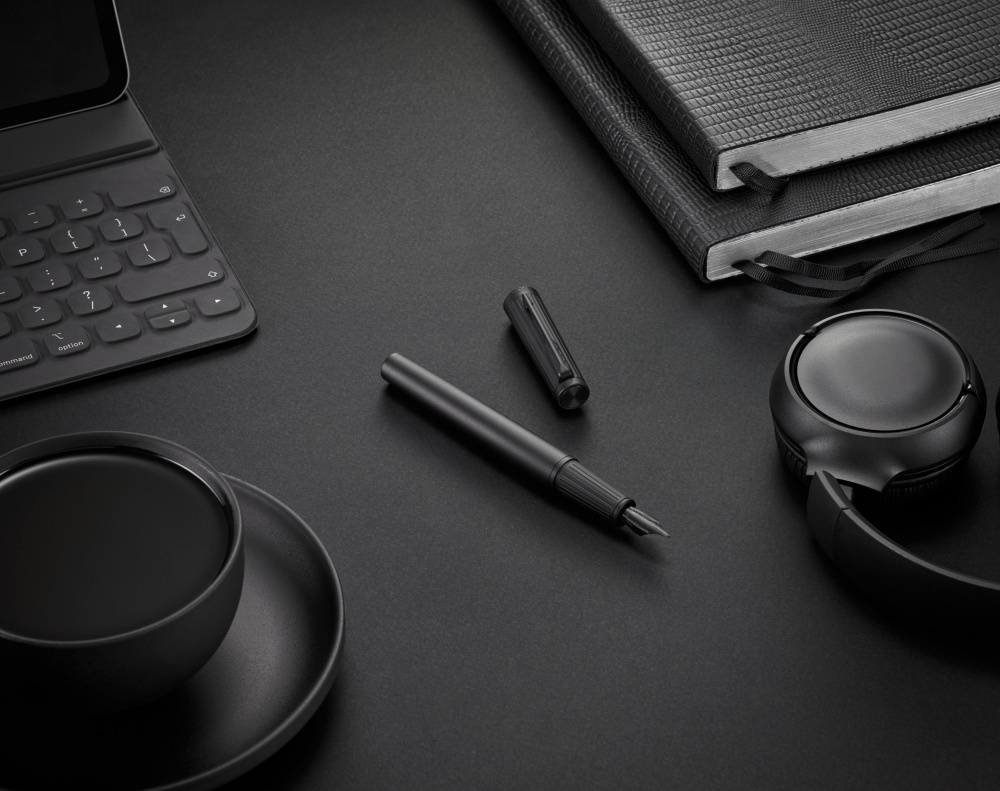 Перьевая ручка Parker "Ingenuity Black BT" перо: F, цвет чернил: blue/black, в подарочной упаковке.