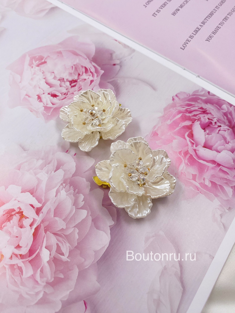 Накладка на пуговицу золотистая в форме цветка с перламутровыми лепестками