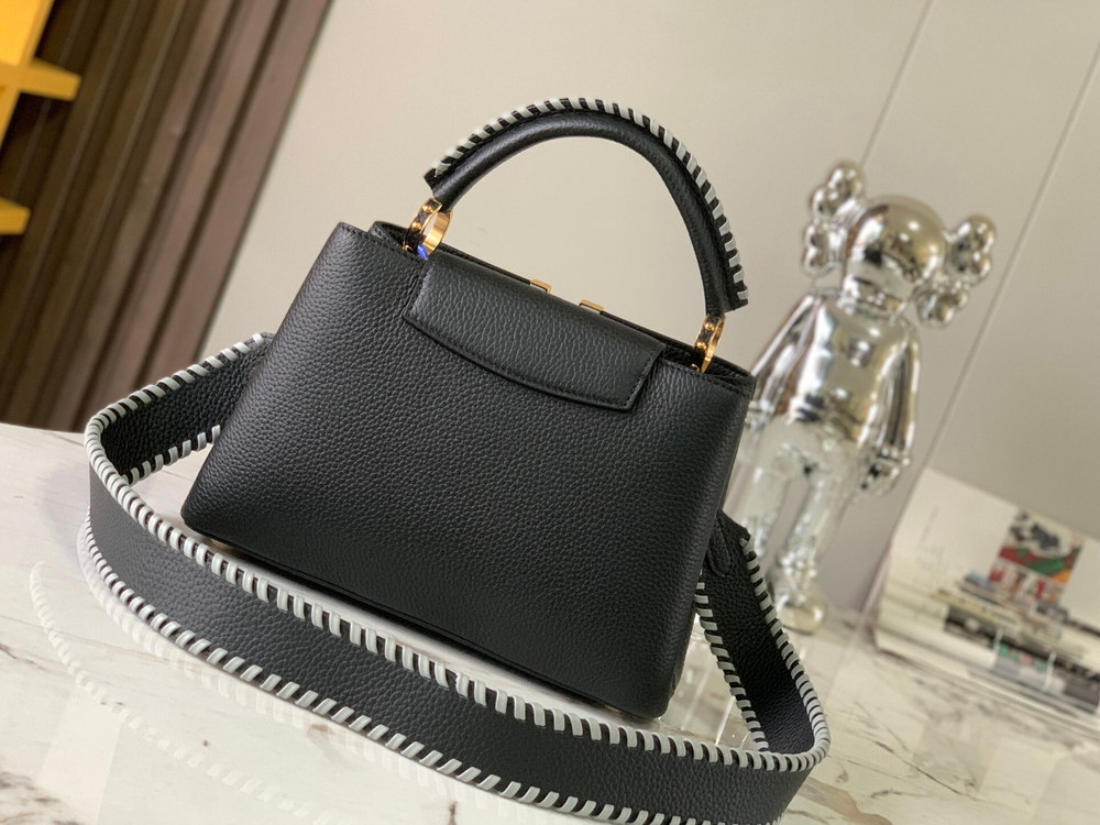 Louis Vuitton Capucines BB
