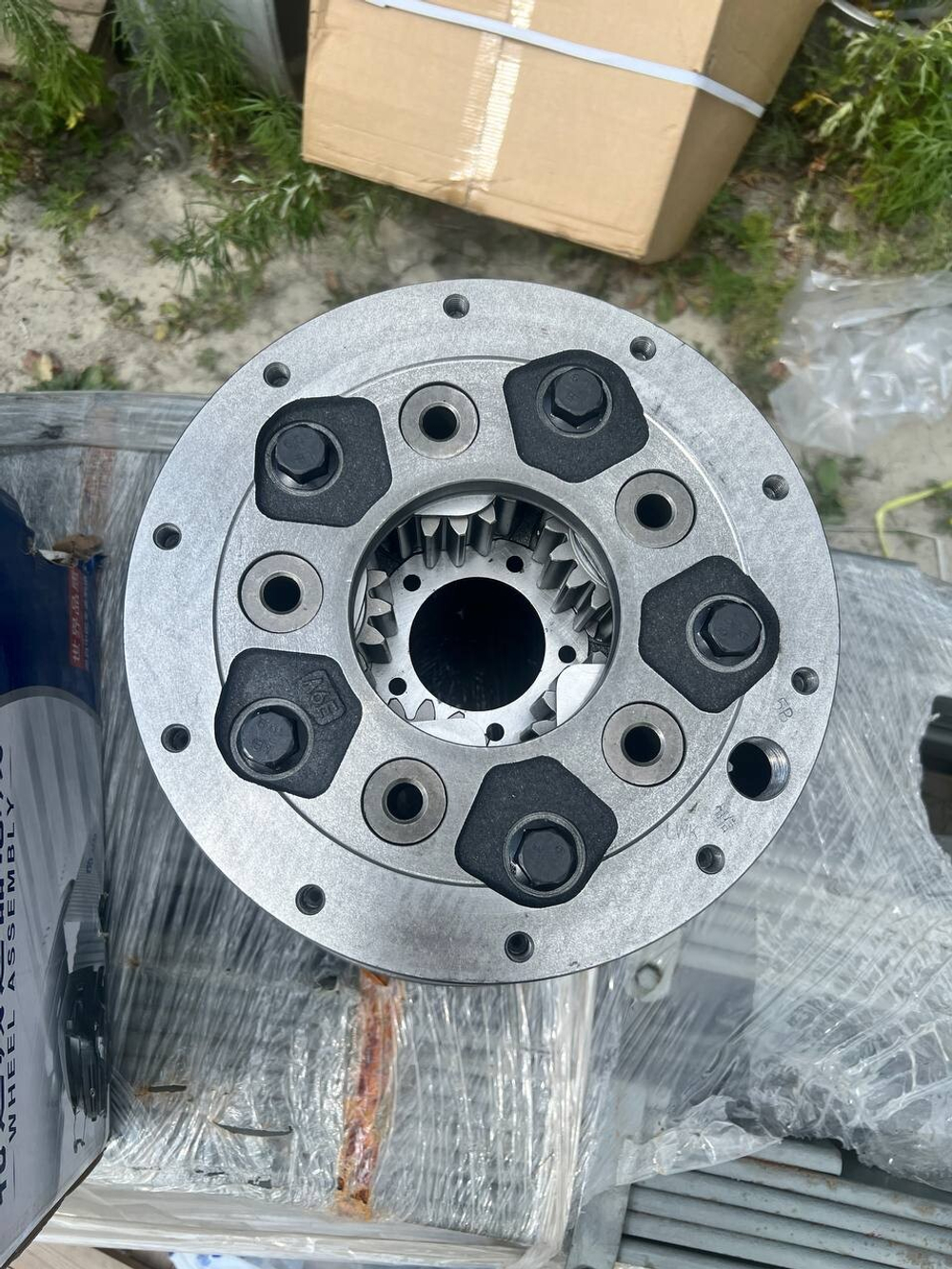 Бортовой редуктор A6E 2405036-A6E