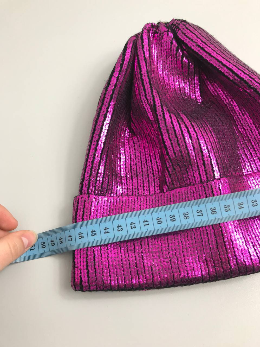 Шапка блестящая, новая