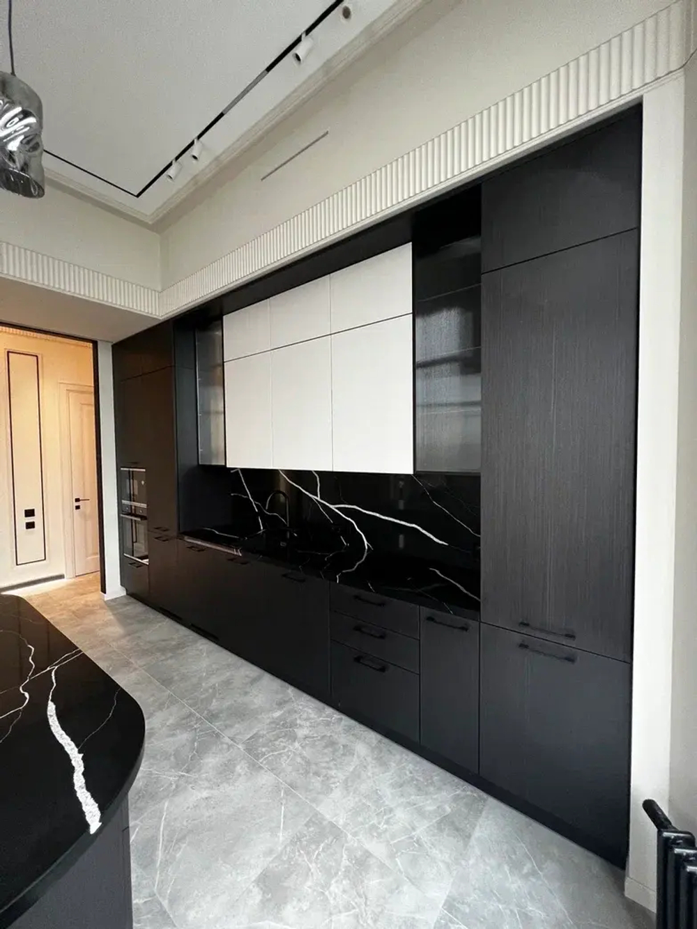 Современная кухня в эмали