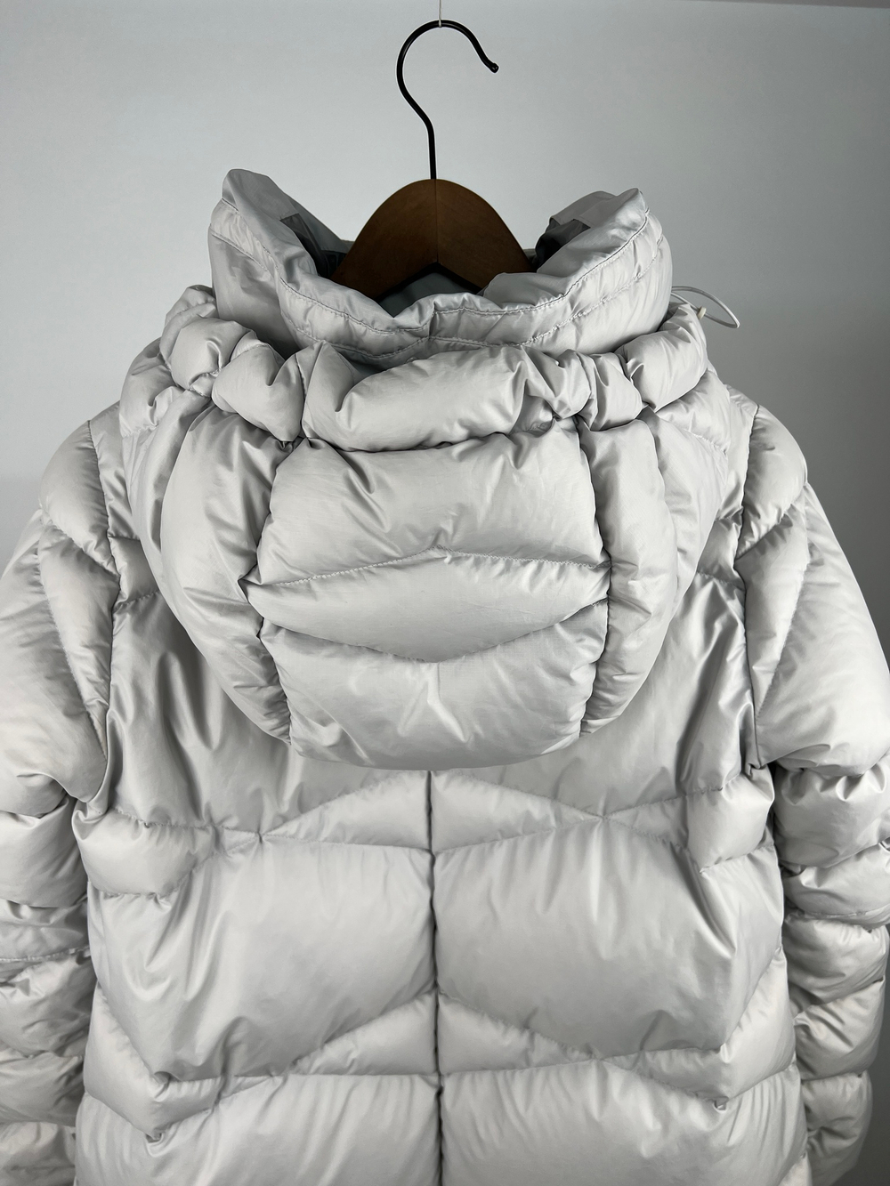 Пуховик Helly Hansen