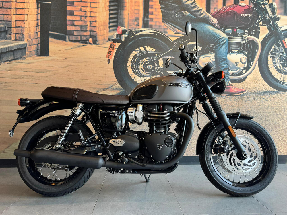 TRIUMPH BONNEVILLE T120 BLACK