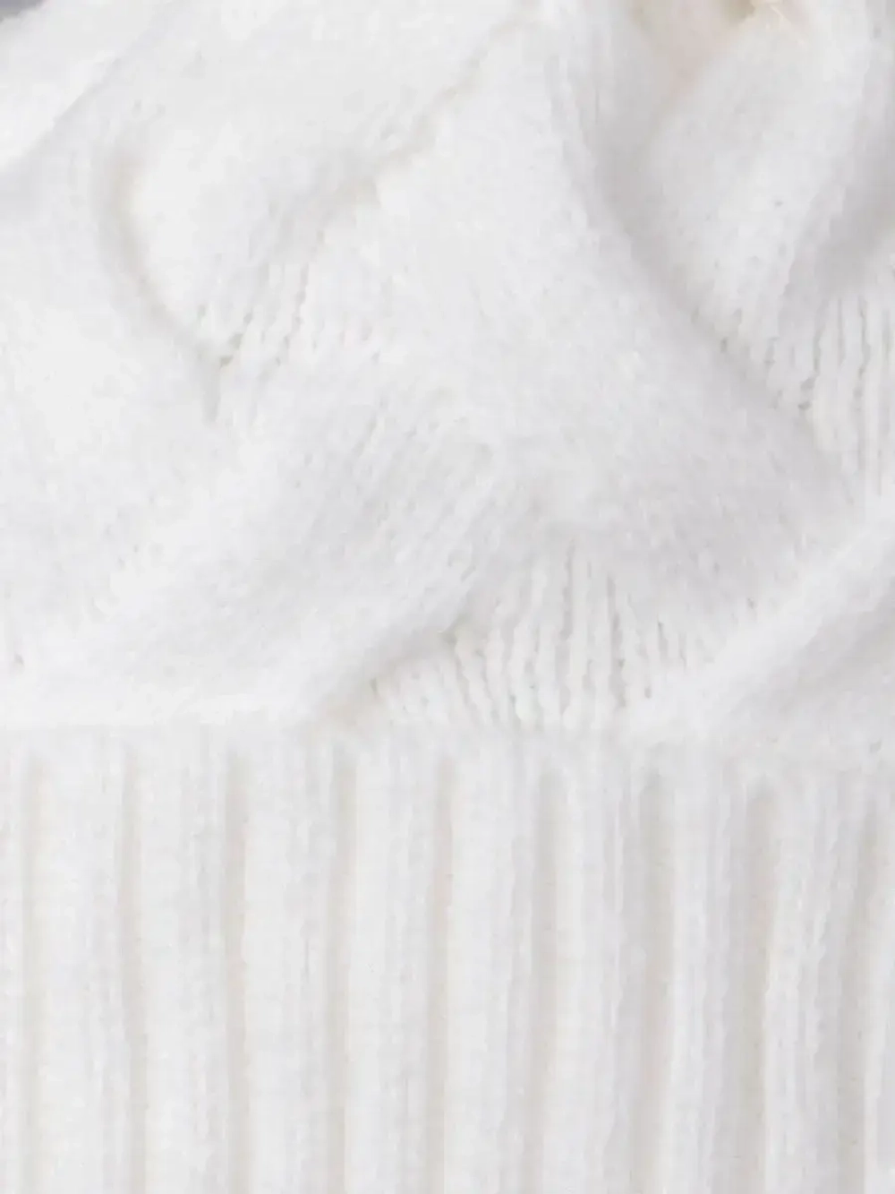 Шапка для девочки на завязках на осень