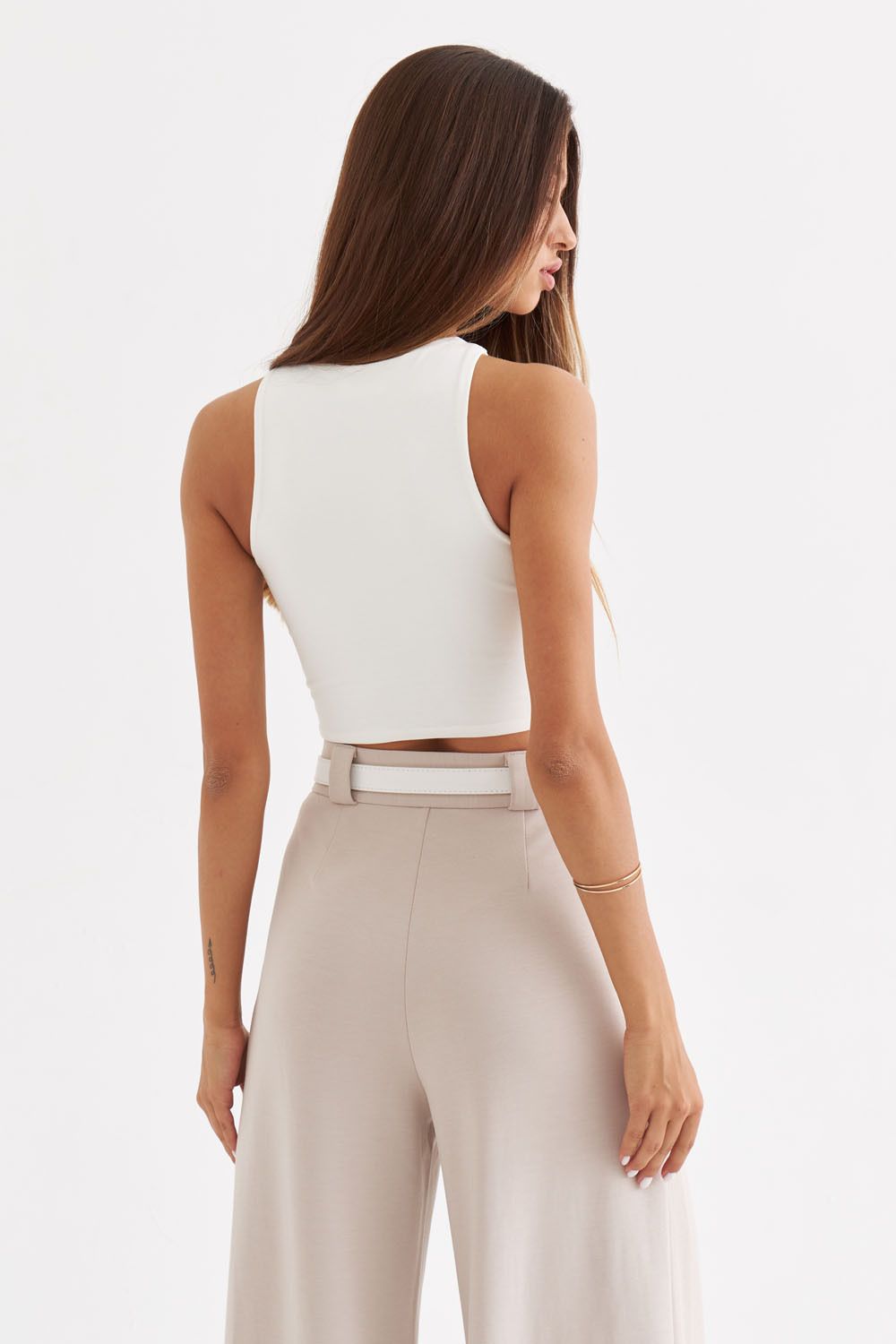 Кроп майка из хлопка кремового цвета