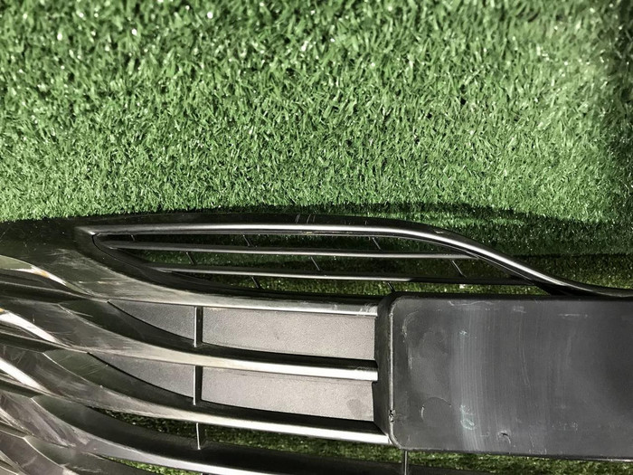 Решетка переднего бампера Toyota Camry xv70 (2017-2021)