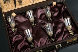 Подарочный набор "Охотничье застолье" в кейсе (6 лафитников, 12 приборов)