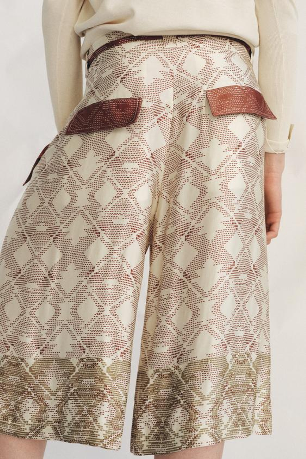 ZARA СВОБОДНЫЕ ШОРТЫ С ПРИНТОМ — ZW COLLECTION, ЭКРЮ