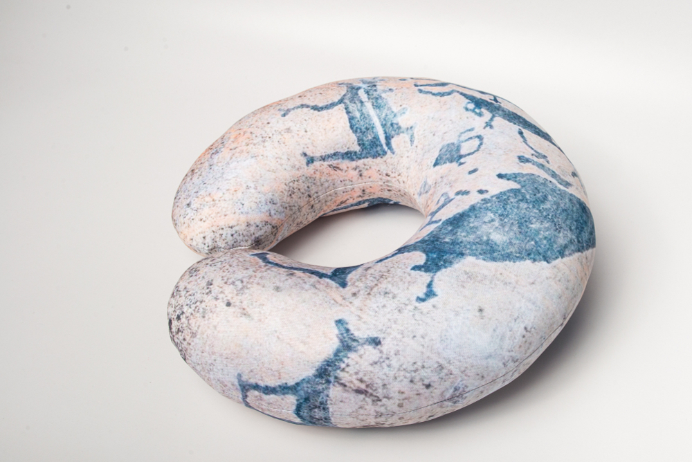 Подушка для путешествий «Петроглифы Карелии»