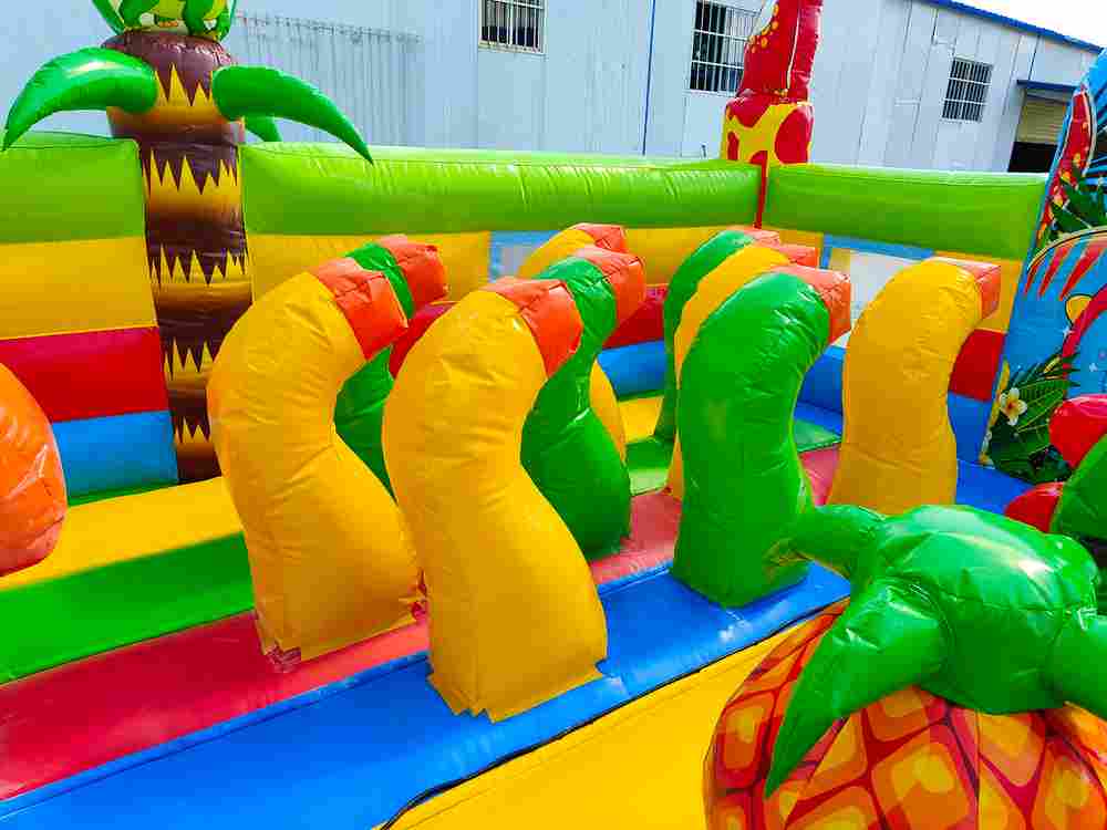 Коммерческий надувной батут "Хамелеон и динозавры" 12*7*6 м